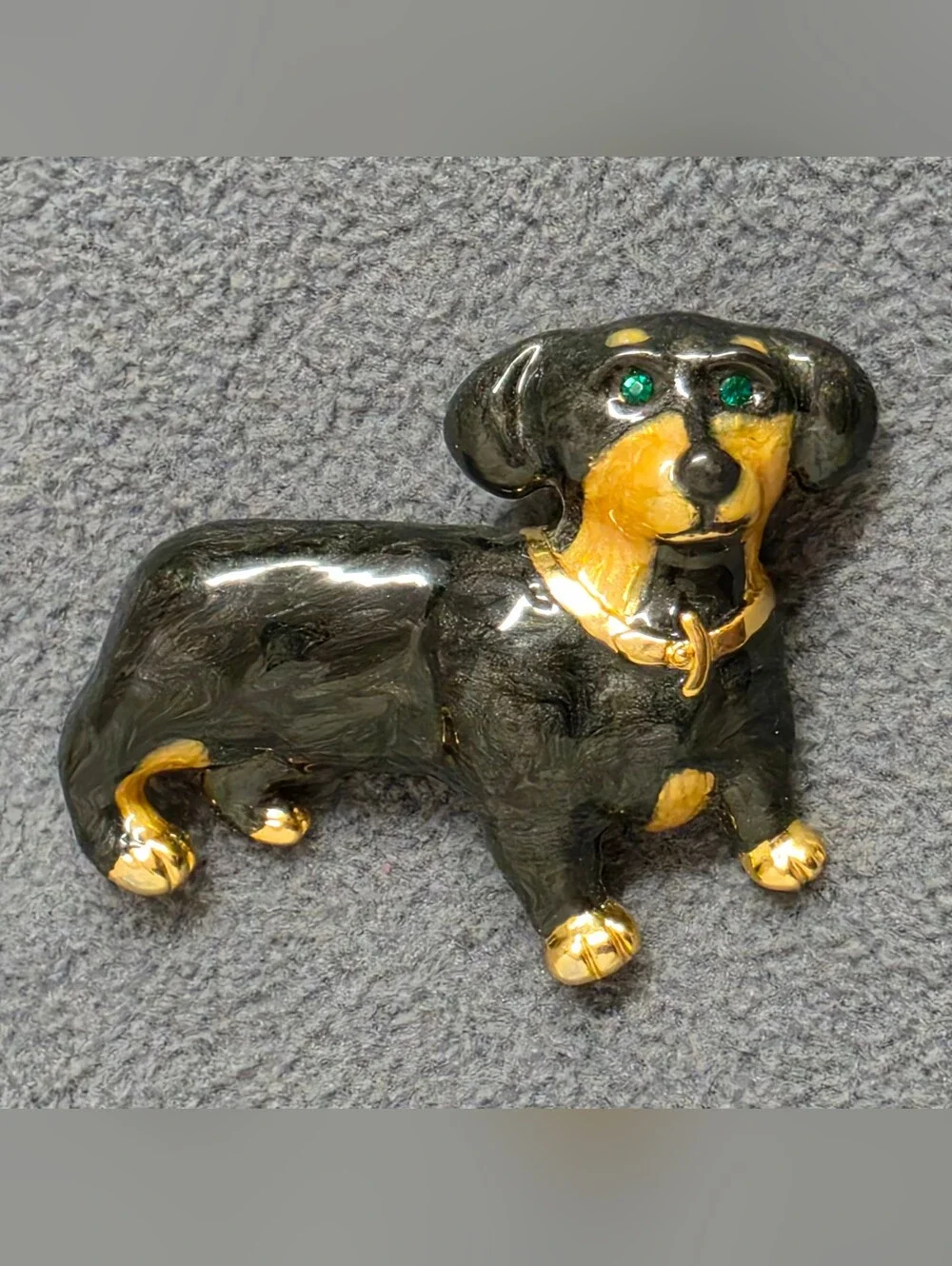 Black Tan Dachshund Dog Brooch Green Rhinestone Eyes Enamel Gold Tone New